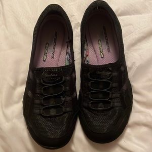 Black Sketchers Relaxed Fit Memory Foam size 8